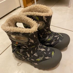 Nearly new BOGS kid winter boots